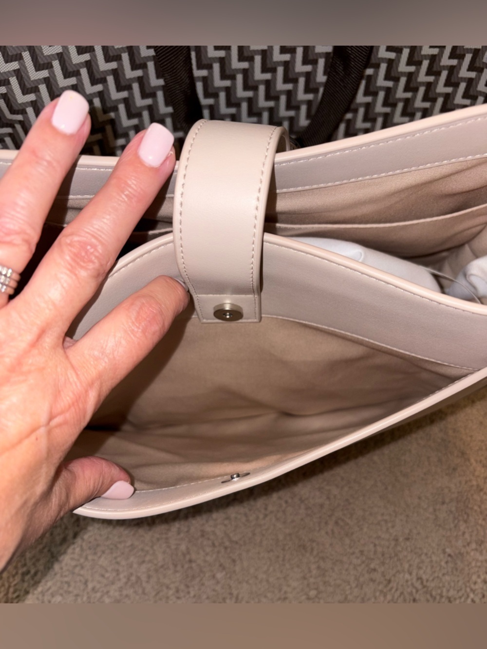 LARGE LULULEMON CLASSY SHOULDER BAG CASHEW FULL INCLUSION SHOP BAG, DUST BAG NWT - Picture 10 of 15